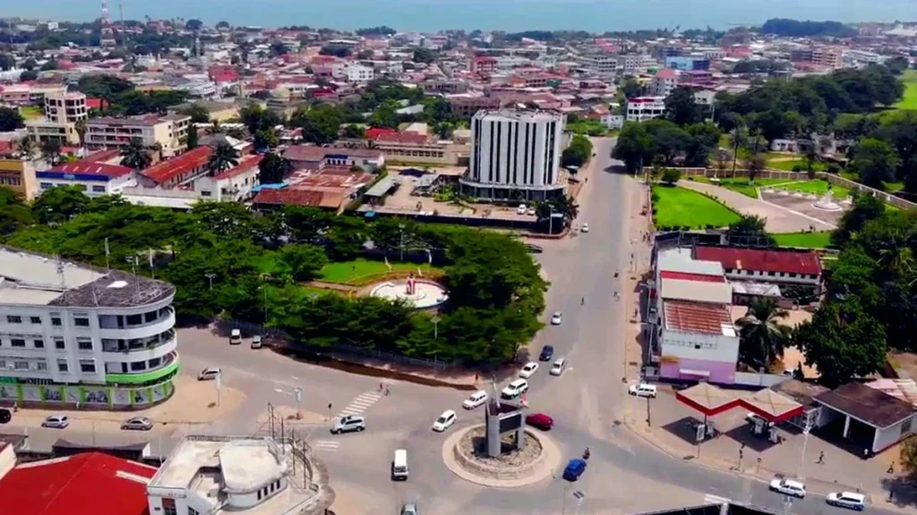 Cidade mais importante economicamente do Burundi, Bujumbura também é a cidade mais populosa do país.