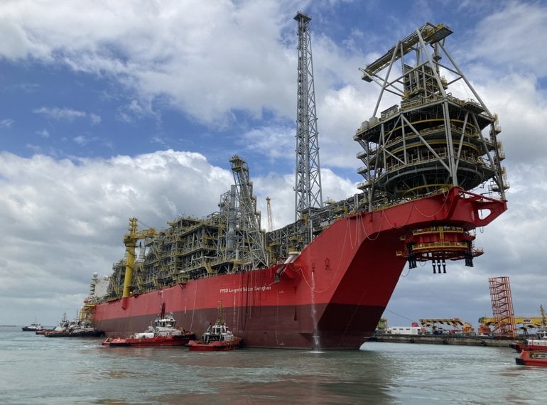 Base marítima de extração de petróleo no Senegal.