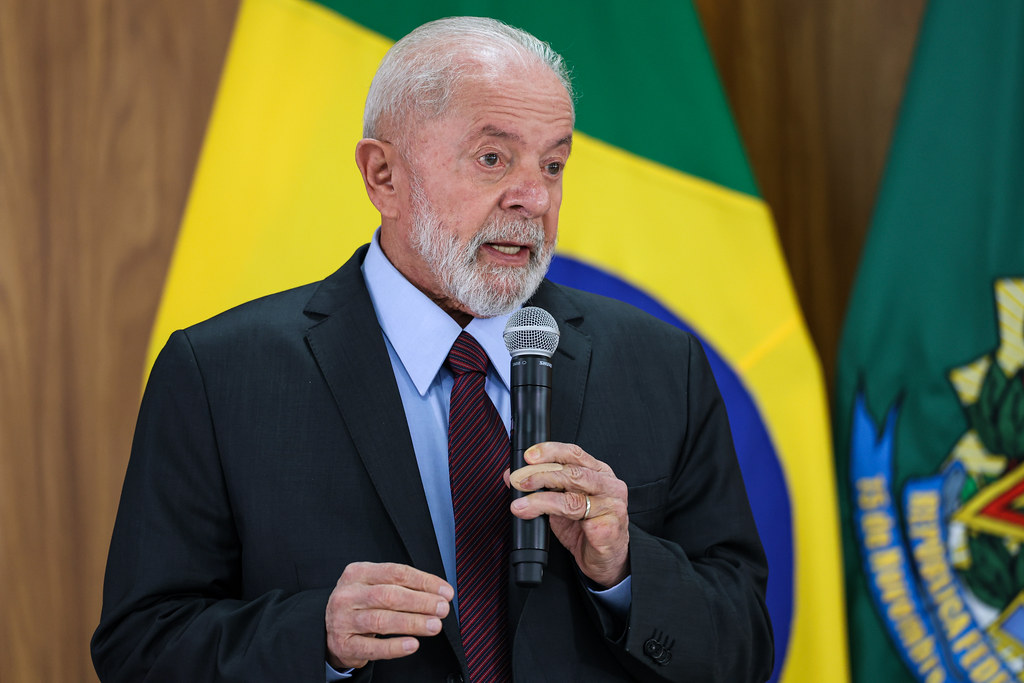Luís Inácio Lula da Silva é o atual chefe de Governo do Brasil.