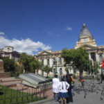 A Plaza Murillo abriga diversos monumentos, além do Palácio Presidencial. La Paz é a capital política da Bolívia e também a capital mais alta do mundo, localizada a uma altitude de 3.660 m.
