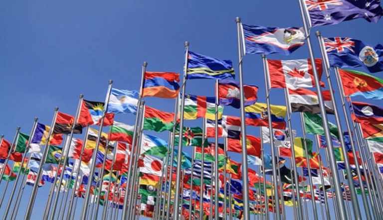 Ao menos 135 países e nações mantém embaixada em Brasília.