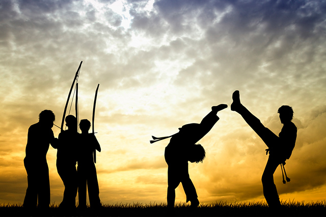 Todos os estilos de capoeira são jogados em roda
