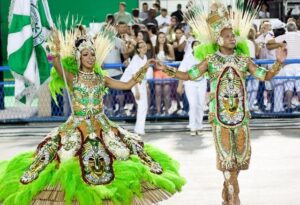Carnaval do Rio de Janeiro: espetáculo mundial de cores, samba e alegria que celebra a cultura brasileira com grandes desfiles e muita energia.