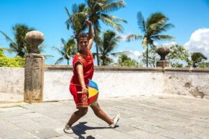 Frevo: ritmo e dança típicos de Pernambuco que contagiam o Carnaval com energia, cores e movimentos acelerados.