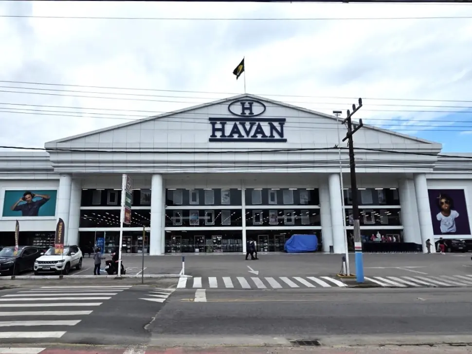 A rede de lojas Havan, uma das maiores varejistas do Brasil, surgiu em Brusque (SC).