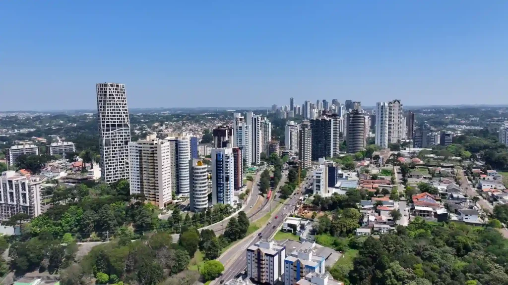 Curitiba, a capital do Paraná, considerada uma das cidades mais verdes do mundo.
