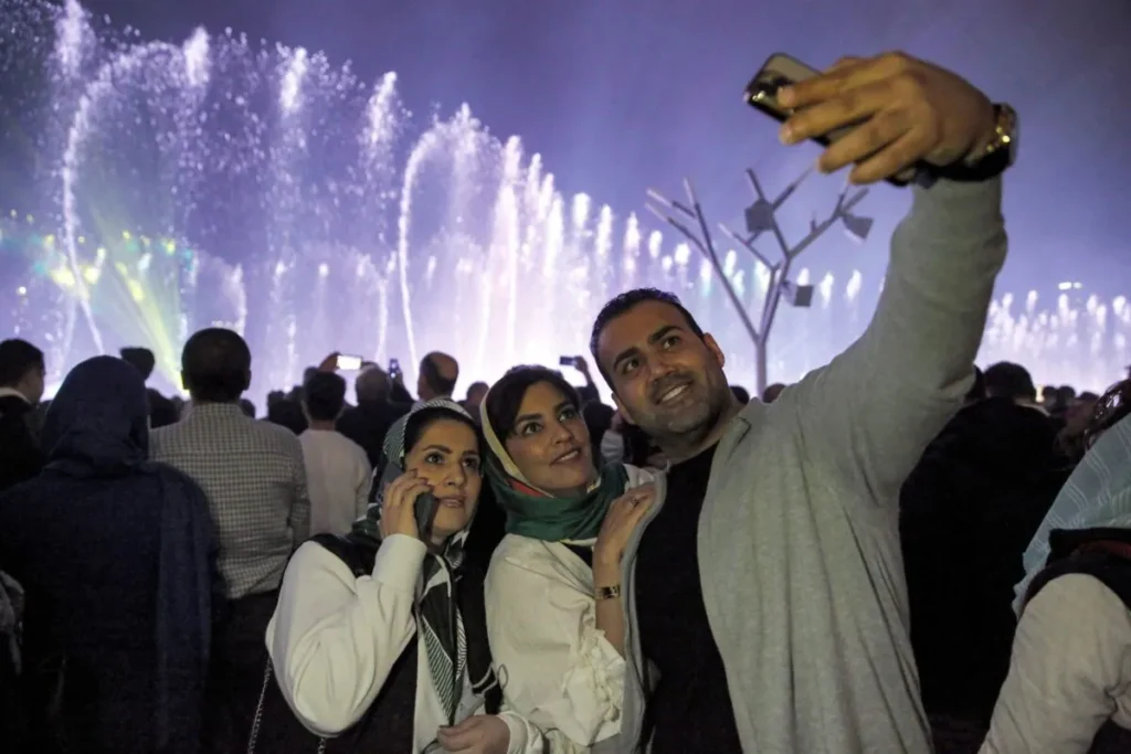 Comemorações do Nowrus, ou Ano Novo Persa, em um shopping center de Teerã, 20 de março de 2022.