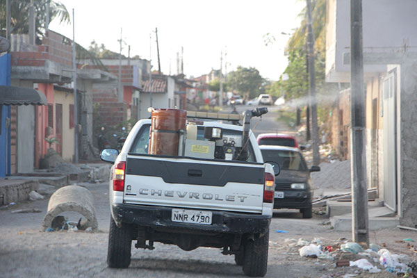 Carro fumacê, na Zona Oeste de Natal. 