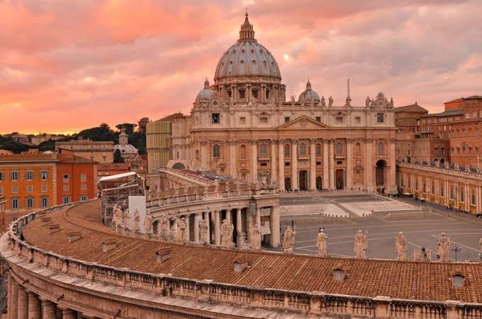 A basílica de São Pedro é considerada o coração do Vaticano.