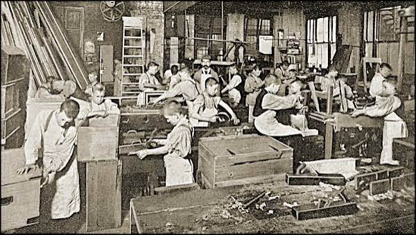 No capitalismo, a força de trabalho vem do proletariado.