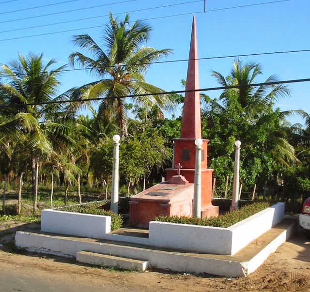 Túmulo onde está sepultada Nísia Floresta, localizado na cidade que leva o seu nome no Rio Grande do Norte.